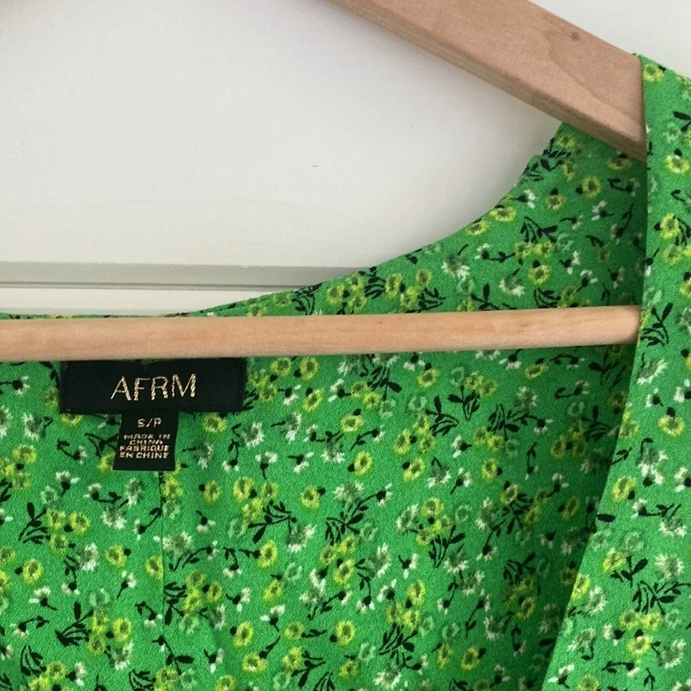 AFRM | Green Floral Long Sleeve Smocked Crop Top | Great Condition - Picture 3 of 7